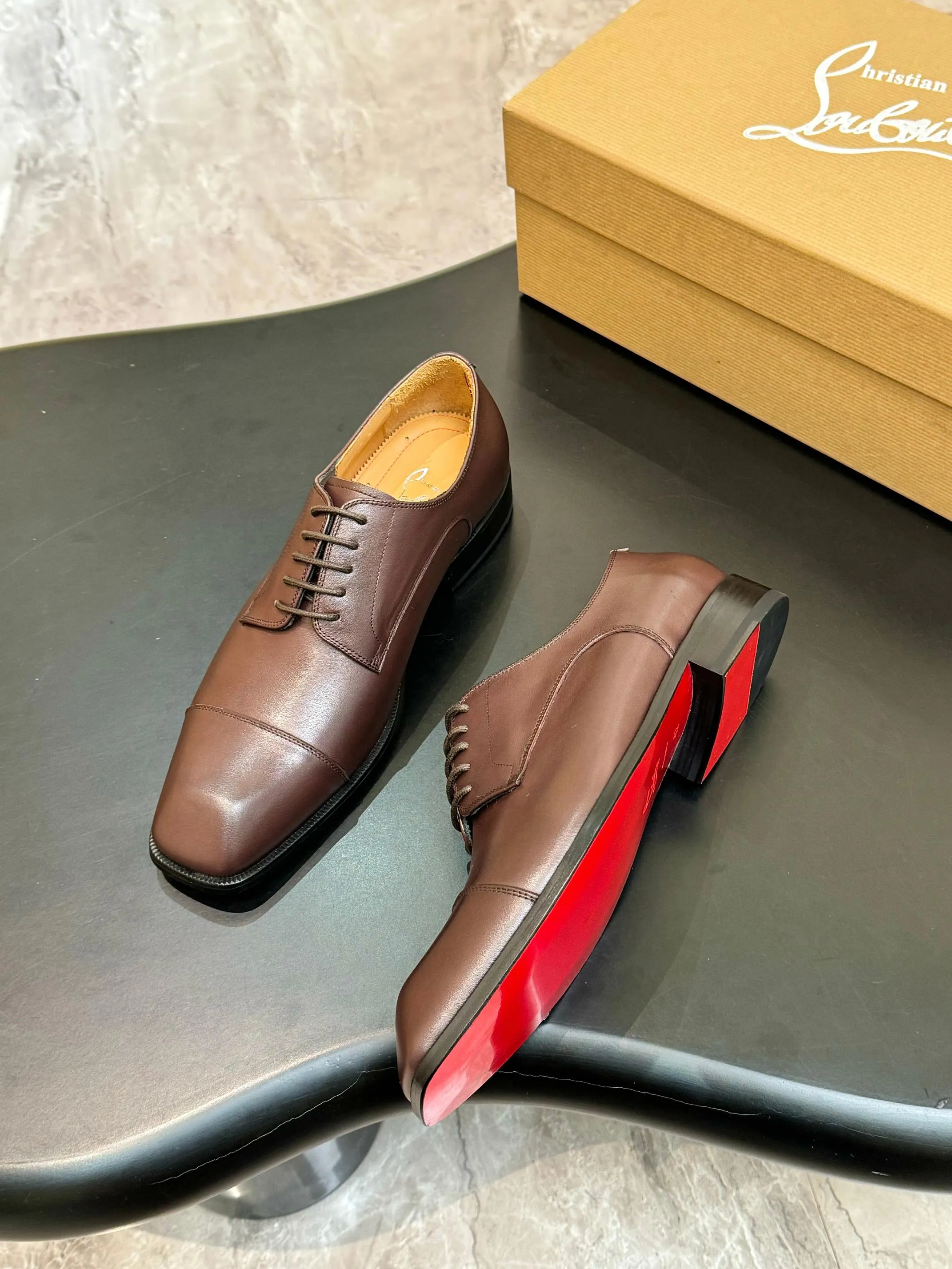 [CL red sole shoes] Top P: 1020💰 Size 39-44 (⚠️38.45.46.47 custom-made, non-returnable and non-exchangeable) 🆑High-end men's business formal leather shoes, original authentic top quality goods ••✅💯 Top original order purchasing agent! Original imported patterned cowhide ➕Imported cowhide lining ➕Cowhide feet ➕Original leather outsole~🉑️Feel free to compare the authentic ones!
